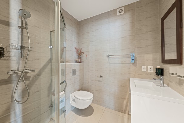 Luxury Ground Floor Apartment with Garden and Pool at Greenview