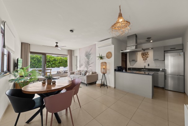 Luxury Ground Floor Apartment with Garden and Pool at Greenview