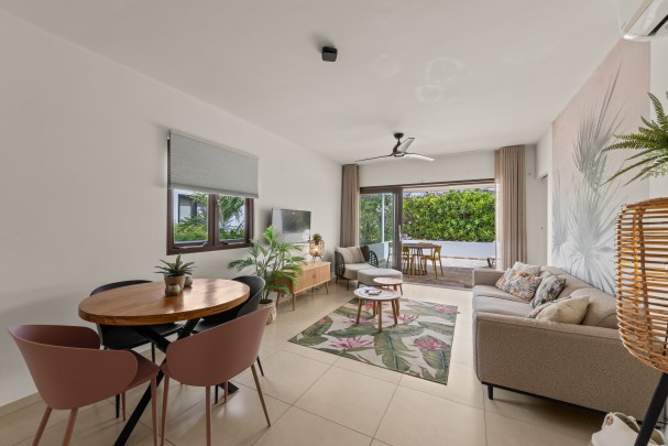 Luxury Ground Floor Apartment with Garden and Pool at Greenview