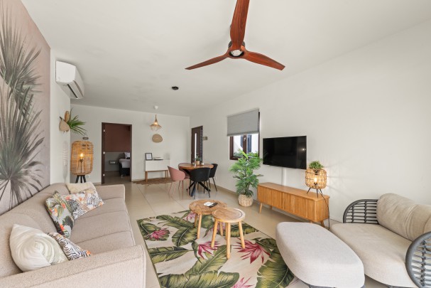 Luxury Ground Floor Apartment with Garden and Pool at Greenview