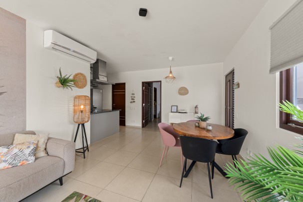 Luxury Ground Floor Apartment with Garden and Pool at Greenview