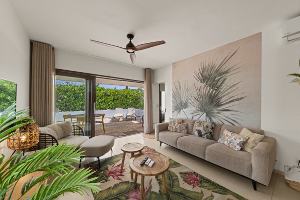 Luxury Ground Floor Apartment with Garden and Pool at Greenview