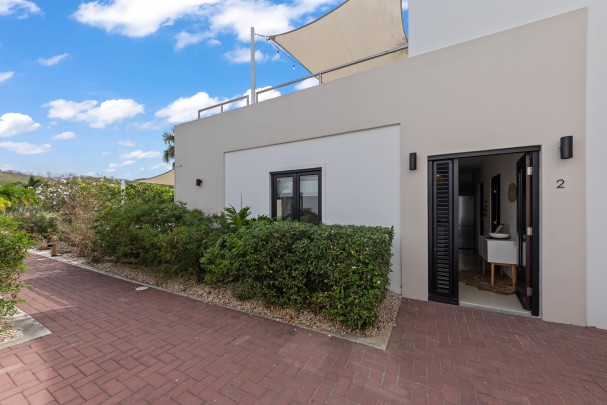 Luxury Ground Floor Apartment with Garden and Pool at Greenview