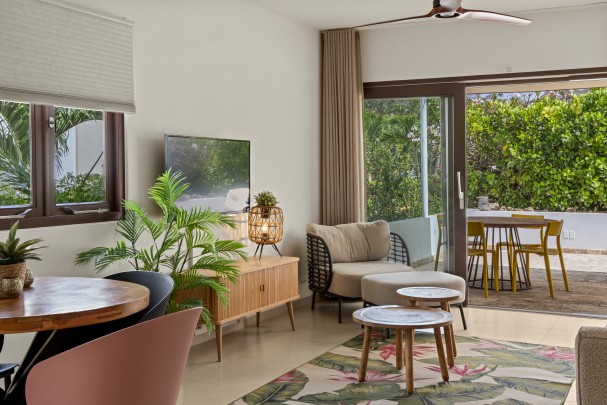 Luxury Ground Floor Apartment with Garden and Pool at Greenview