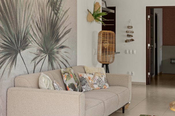 Luxury Ground Floor Apartment with Garden and Pool at Greenview