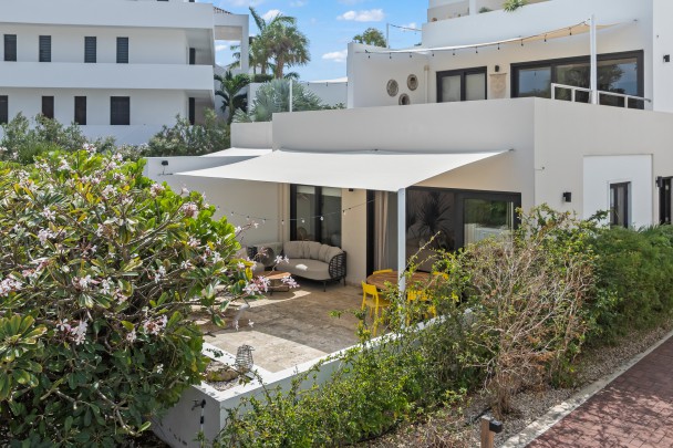 Luxury Ground Floor Apartment with Garden and Pool at Greenview