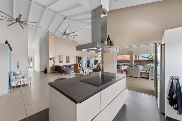  Luxe villa op blue Bay met schitterend uitzicht over de golfbaan