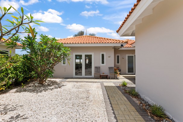  Luxe villa op blue Bay met schitterend uitzicht over de golfbaan