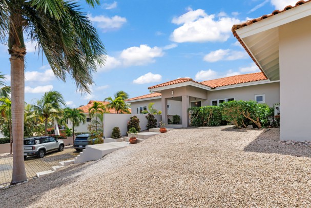  Luxe villa op blue Bay met schitterend uitzicht over de golfbaan