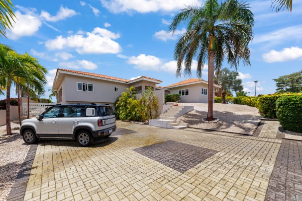  Luxe villa op blue Bay met schitterend uitzicht over de golfbaan