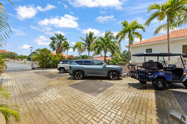  Luxe villa op blue Bay met schitterend uitzicht over de golfbaan