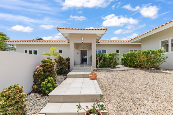  Luxe villa op blue Bay met schitterend uitzicht over de golfbaan