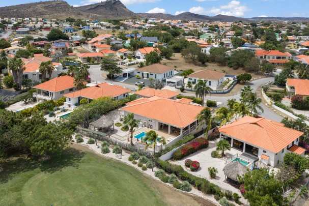  Luxe villa op blue Bay met schitterend uitzicht over de golfbaan