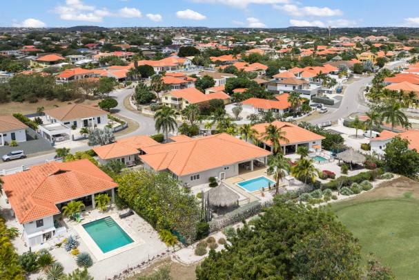  Luxe villa op blue Bay met schitterend uitzicht over de golfbaan