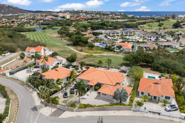  Luxe villa op blue Bay met schitterend uitzicht over de golfbaan
