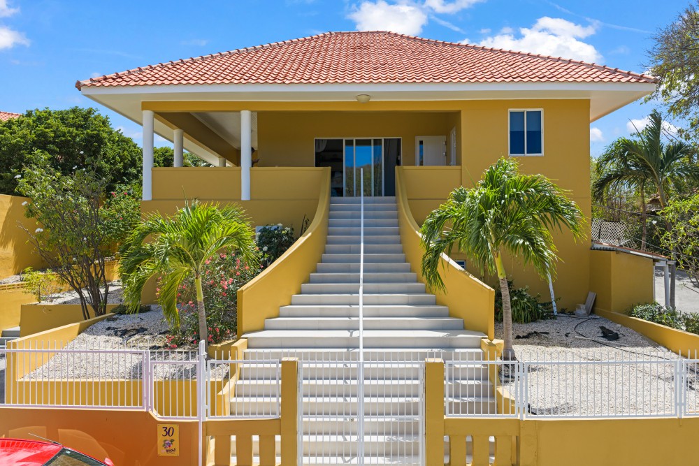 RE/MAX real estate, Curacao, Otrobanda, For Sale: COCO Student House – Investment Property, 10 Units Curaçao