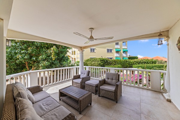 Beautiful apartment overlooking the pool - Triple Tree, Blue Bay
