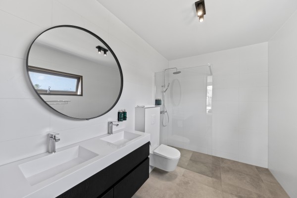 Newly built 4-bedroom villa with great ROI on golf resort