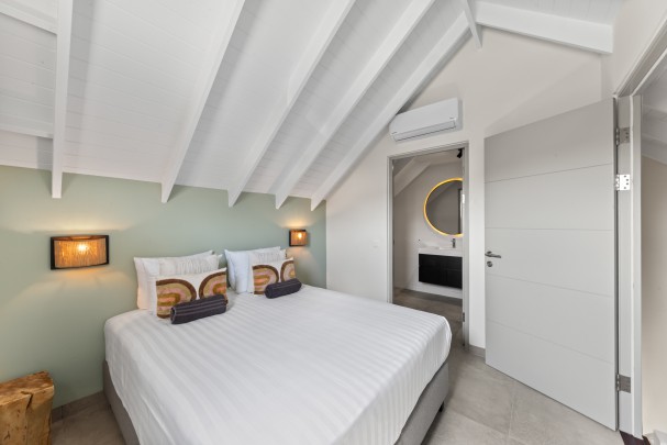 Newly built 4-bedroom villa with great ROI on golf resort