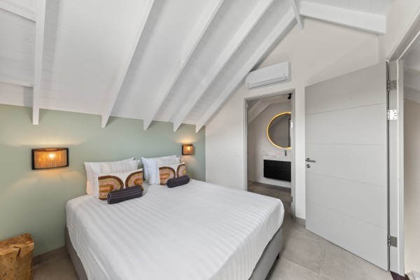 Newly built 4-bedroom villa with great ROI on golf resort