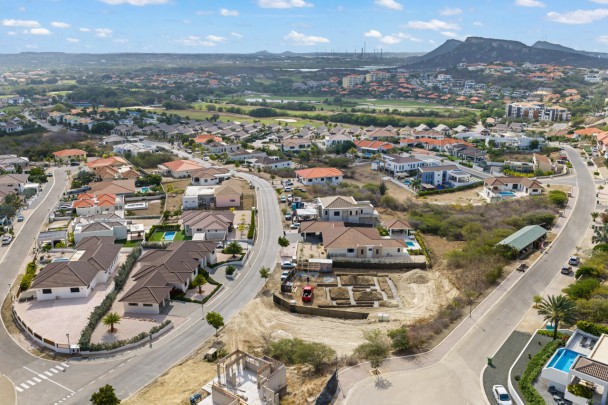 Blue Bay - Spacious lot with view at walking distance from the beach