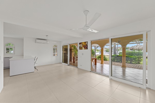 Jan Thiel - Beautiful 2 bedroom apartment with sea view and boat dock