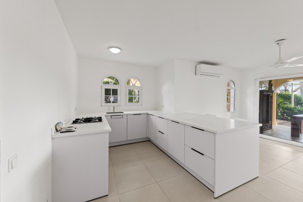 Jan Thiel - Beautiful 2 bedroom apartment with sea view and boat dock