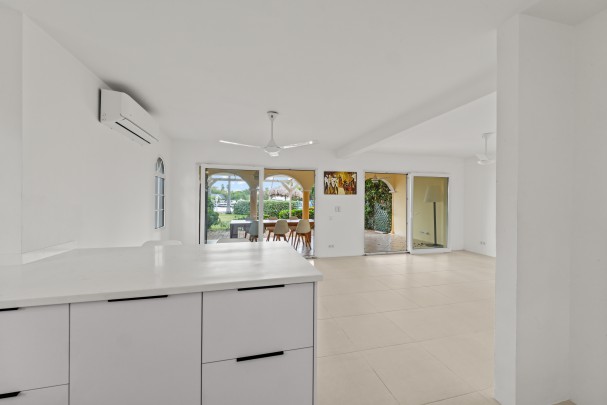Jan Thiel - Beautiful 2 bedroom apartment with sea view and boat dock