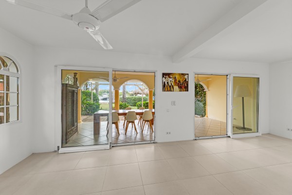 Jan Thiel - Beautiful 2 bedroom apartment with sea view and boat dock