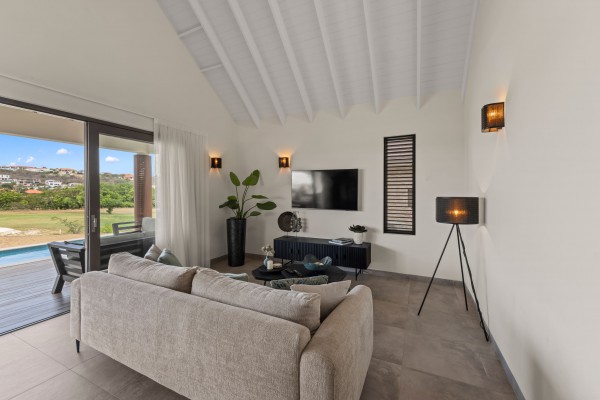 Blue Bay - Newly built 3-bedroom villa in golf resort with strong ROI