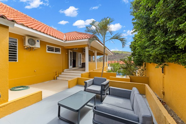 Te Koop: Studentenhuis COCO – Beleggingspand met 10 units op Curaçao