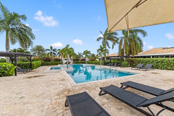 Blue Bay Indigo Garden – Modern Apartment with pool, vacation rentals
