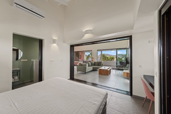 Blue Bay Indigo Garden – Modern Apartment with pool, vacation rentals
