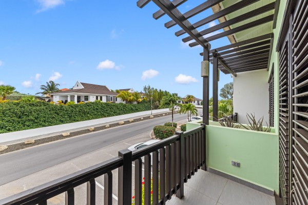 Blue Bay Indigo Garden – Modern Apartment with pool, vacation rentals