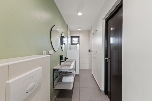 Blue Bay Indigo Garden – Modern Apartment with pool, vacation rentals
