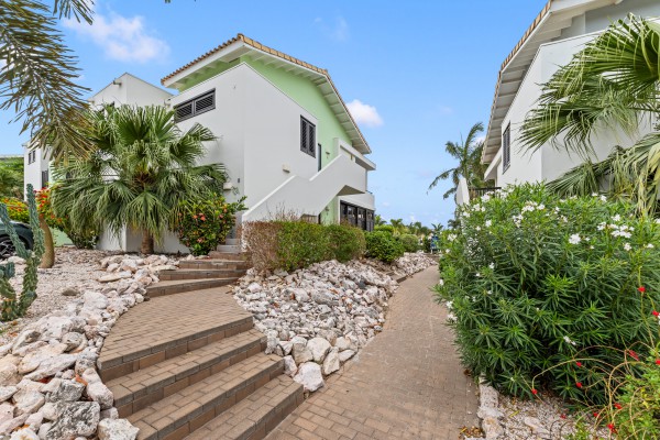 Blue Bay Indigo Garden – Modern Apartment with pool, vacation rentals