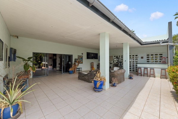 Mahaai - Tropische, Ruime Villa op een Royaal Perceel met uitzicht