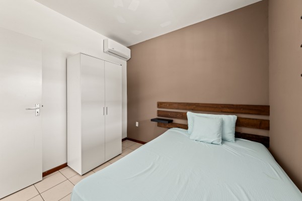 Investment Property with 4 Apartments – Oude Caracasbaaiweg