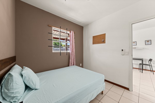 Investment Property with 4 Apartments – Oude Caracasbaaiweg
