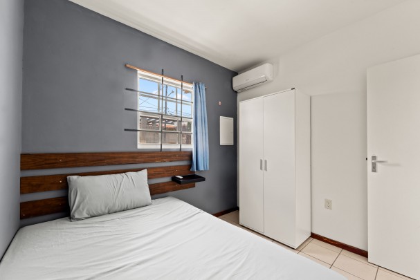 Investment Property with 4 Apartments &ndash; Oude Caracasbaaiweg