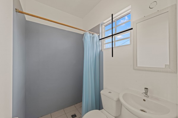 Investment Property with 4 Apartments – Oude Caracasbaaiweg