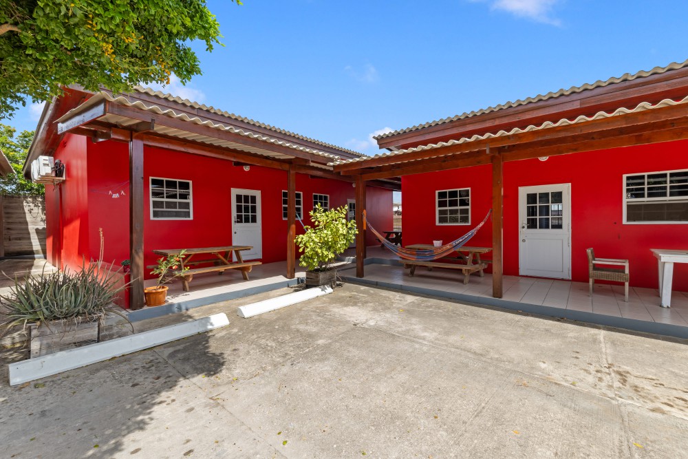 RE/MAX real estate, Curacao, Curacao, For Sale: Investment Property with 5 Apartments – Oude Caracasbaaiweg