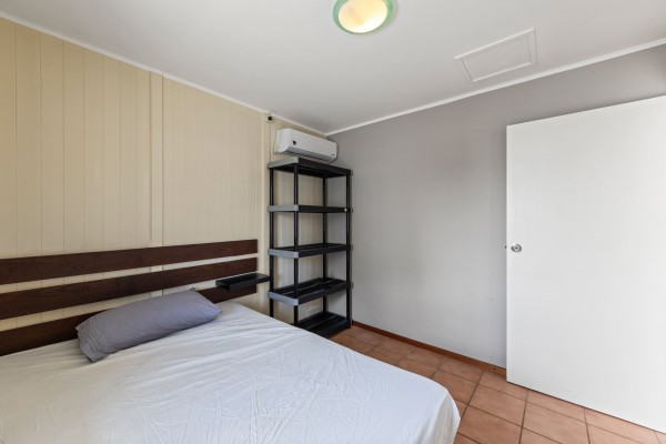 Income-generating apartment complex on Oude Caracasbaaiweg