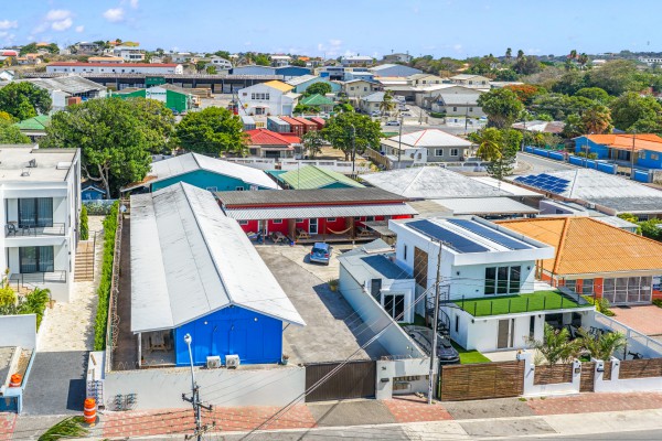 Income-generating apartment complex on Oude Caracasbaaiweg
