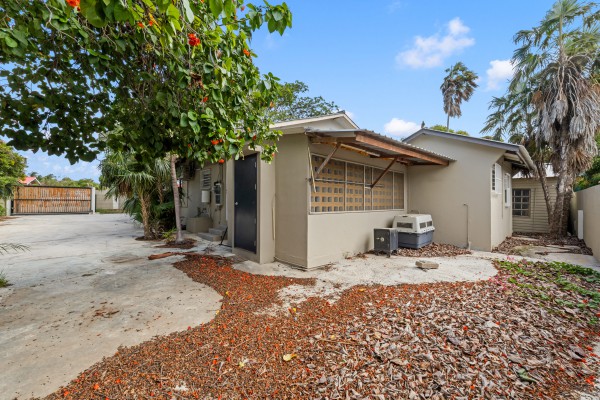 Cas Coraweg 131 – Spacious Lot with Great Potential in Prime Location
