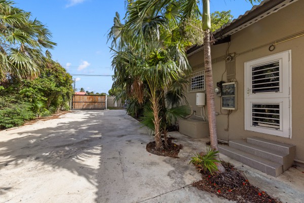 Cas Coraweg 131 – Spacious Lot with Great Potential in Prime Location