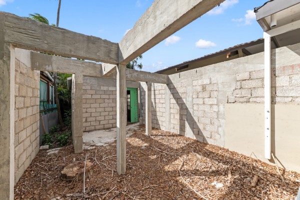 Cas Coraweg 131 – Spacious Lot with Great Potential in Prime Location