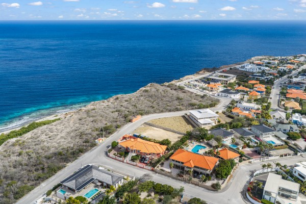 Vista Royal - Spacious lot with panoramic views in touristic area
