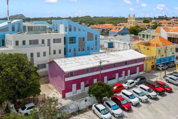 Investment property with 12 renovated apartments in Otrobanda