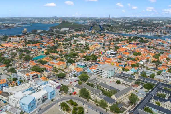 Investment property with 12 renovated apartments in Otrobanda